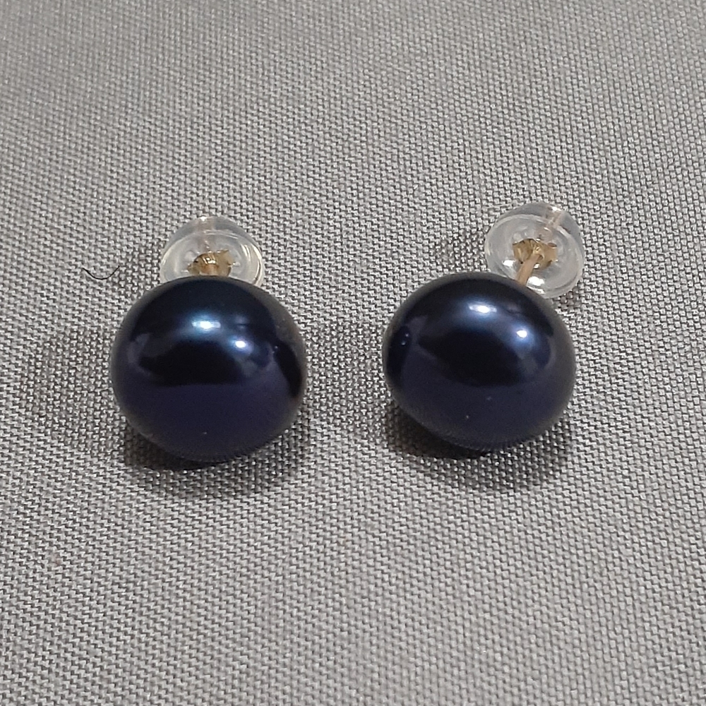 Black freshwater pearl earrings